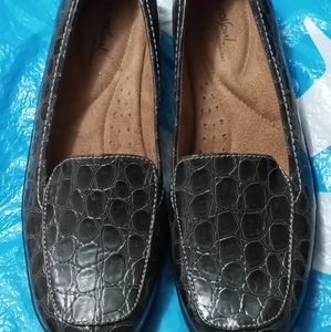 Naturalizer Women's Flat Walking Shoes